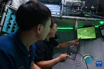 新闻《“蛟龙”号完成升级后首次7000米级海试》的配图